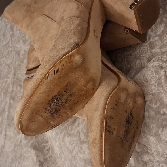 Michael Kors Dolores Suede Chain Block Heel Booties Beige Women 9.5 - Picture 6 of 8